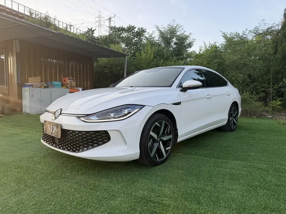 Volkswagen Lamando Lingdu 2022 Lingdu L 280TSI DSG Cool Edition 2022 — photo 1, buy with delivery to Moscow