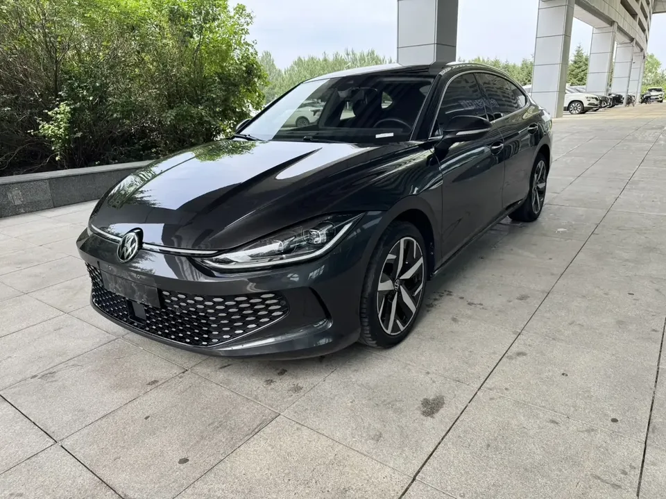 Volkswagen Lamando Lingdu 2022 Lingdu L 280TSI DSG Cool Edition 2023 — photo 1, buy with delivery to Moscow