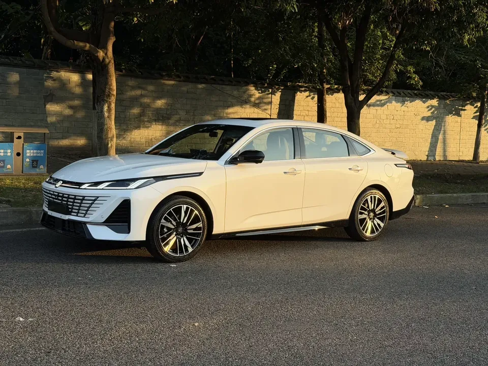 Changan Escape Escape 2026 Fourth-generation 1.5T DCT 500Bar Smart Edition 2025 — photo 1, buy with delivery to Moscow