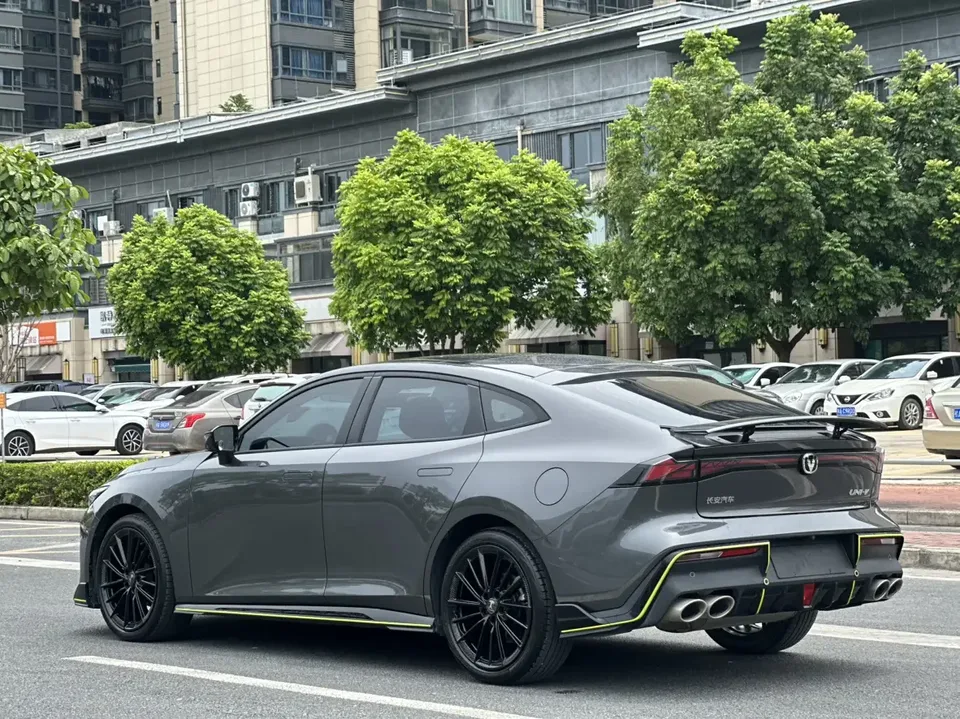 Changan UNI-V Changan UNI-V 2022 1.5T Sports Edition 2022 — thumbnail 2