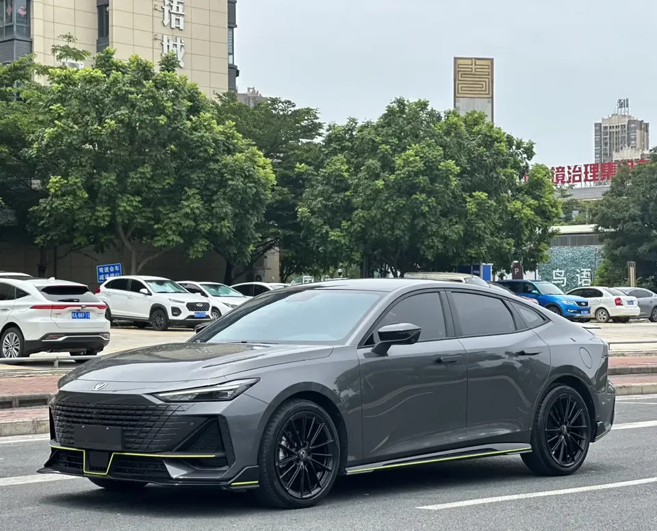 Changan UNI-V Changan UNI-V 2022 1.5T Sports Edition 2022 — photo 1, buy with delivery to Moscow