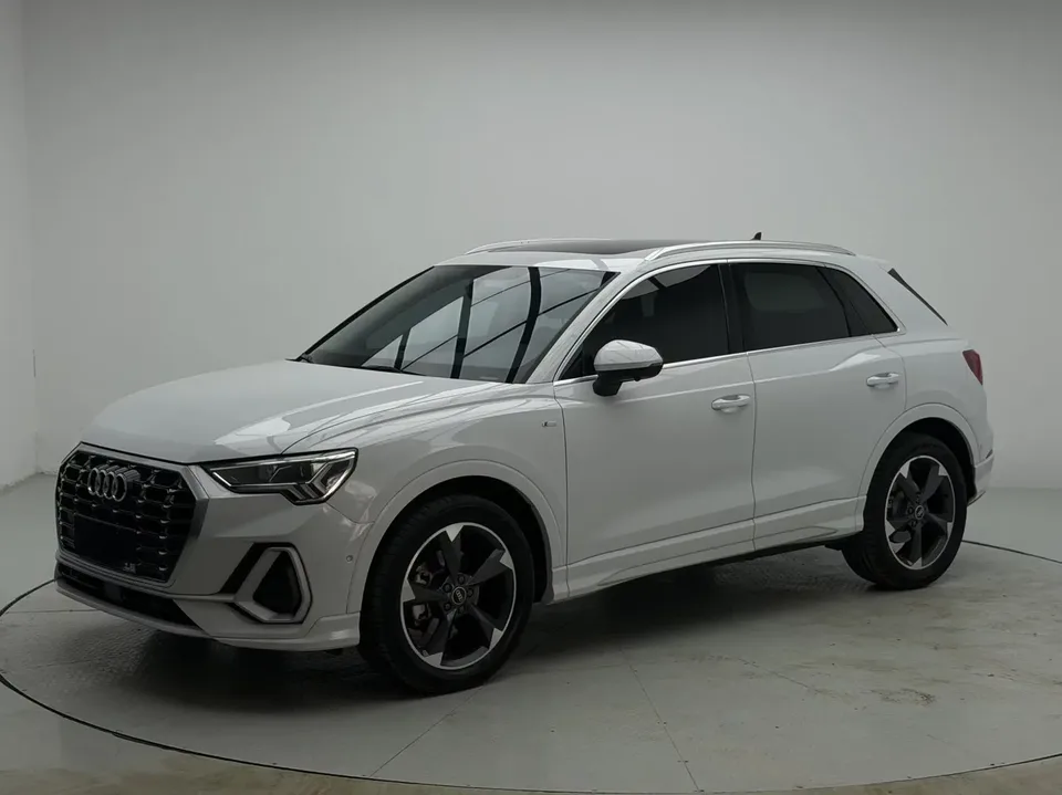 Audi Q3 Audi Q3 2022 35 TFSI Stylish Dynamic 2022 — photo 1, buy with delivery to Moscow