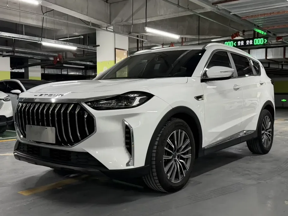 Jetour Jietu X70 PLUS Jietu X70 PLUS 2023 1.5T DCT Brave PLUS 7-seater 2023 — фото 1, купить с доставкой в Москву