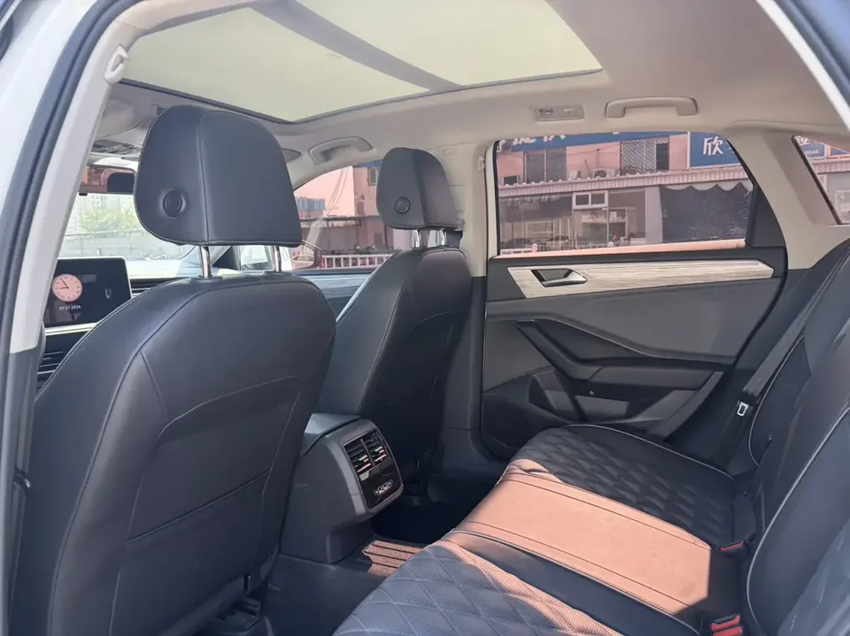 Volkswagen Sagitar Sagitar 2025 300TSI DSG Beyond Edition 2024 — thumbnail 3