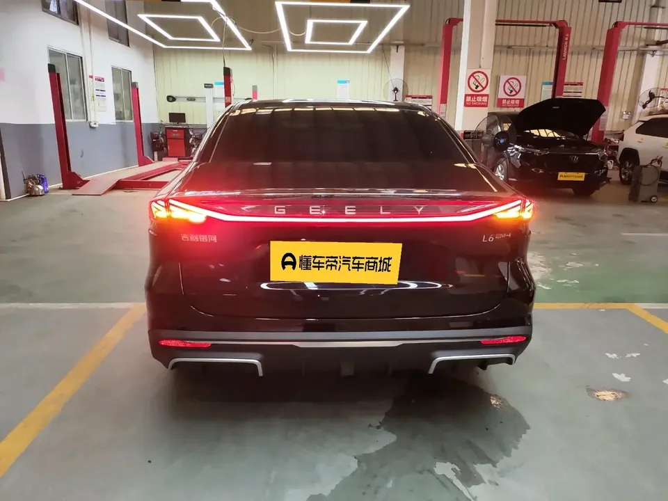 Geely Galaxy L6 Galaxy L6 2025 1.5 EM-i DHT 60KM Sailing Edition 2025 — thumbnail 2