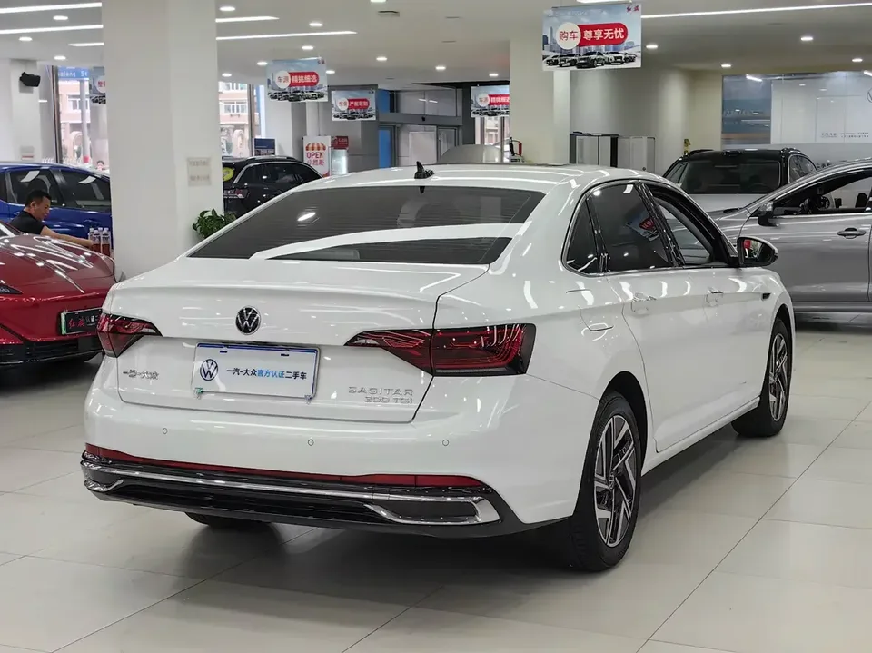 Volkswagen Sagitar Sagitar 2023 300TSI DSG Beyond Edition 2024 — thumbnail 2