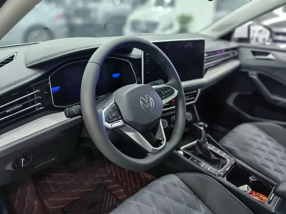 Volkswagen Sagitar Sagitar 2023 300TSI DSG Beyond Edition 2024 — thumbnail 3