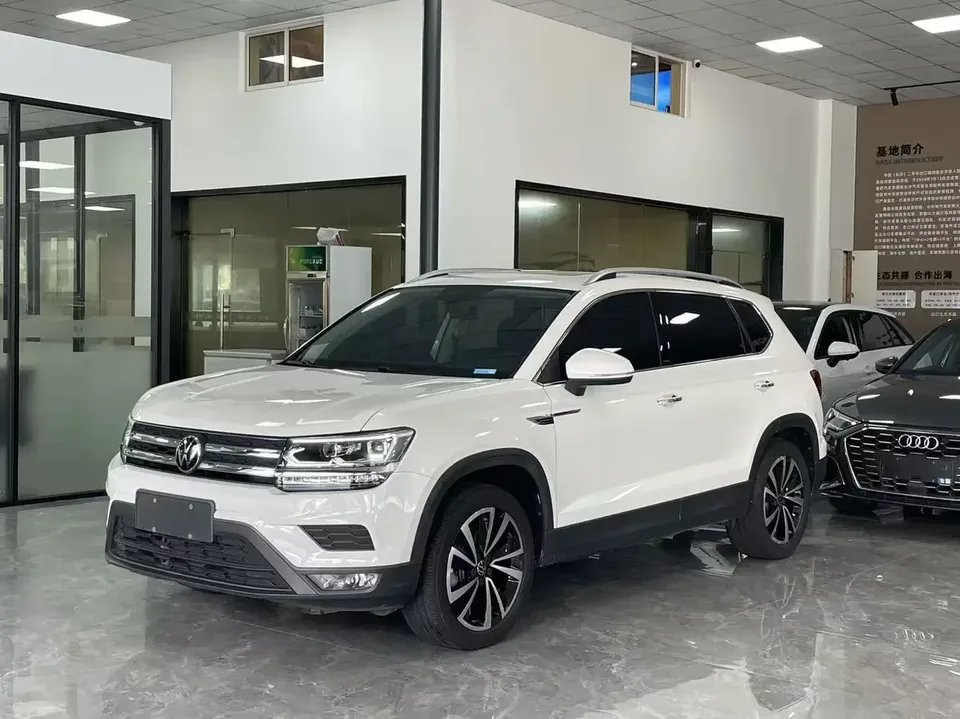 Volkswagen Tharu tuyue 2022 280TSI 2WD Deluxe Edition 2022 — photo 1, buy with delivery to Moscow