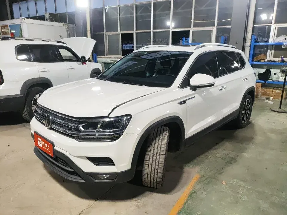 Volkswagen Tharu tuyue 2022 280TSI 2WD Deluxe Edition 2022 — photo 1, buy with delivery to Moscow