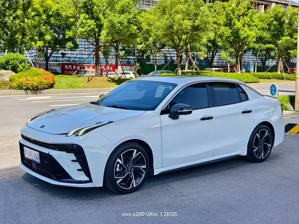 Lynk & Co 03 Lynk & Co 03 2023 1.5TD DCT Jin Pro 2022 — photo 1, buy with delivery to Moscow