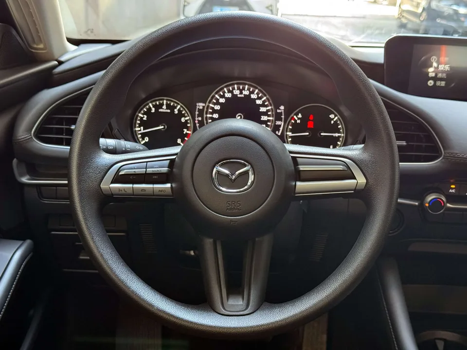 Mazda Axela Mazda3 Angkesela 2023 2.0L Automatic Quality Edition 2025 — thumbnail 3