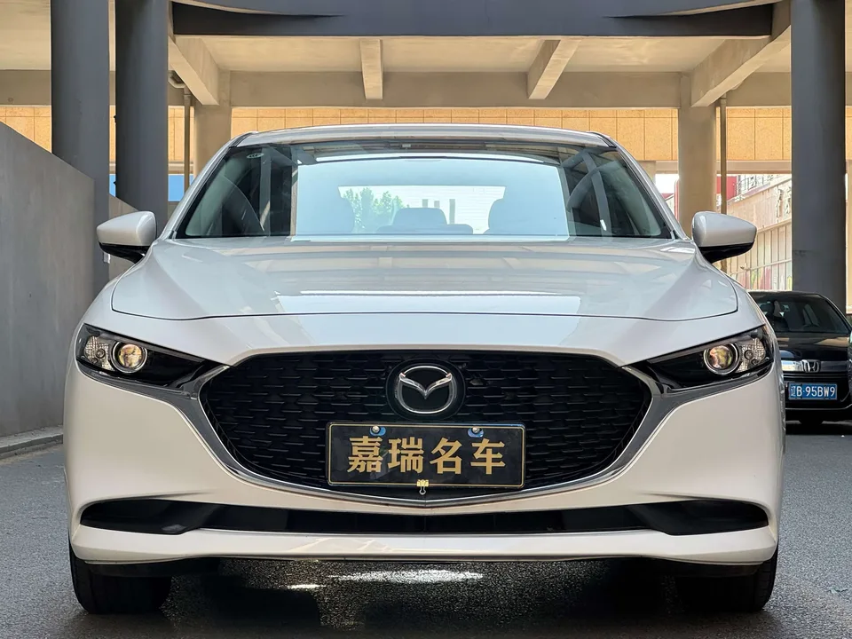 Mazda Axela Mazda3 Angkesela 2023 2.0L Automatic Quality Edition 2025 — photo 1, buy with delivery to Moscow