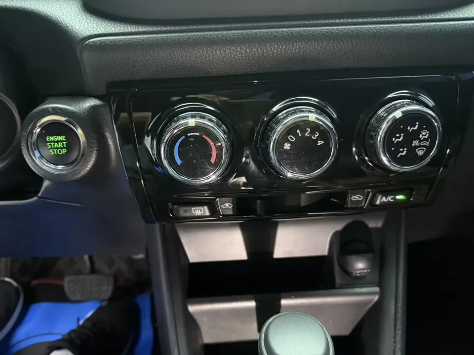 Toyota Vios Vios 2022 1.5L CVT 20th Anniversary Edition 2023 — миниатюра 3