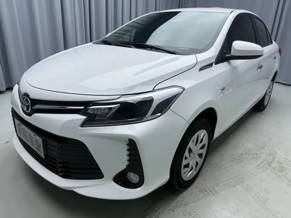 Toyota Vios Vios 2022 1.5L CVT 20th Anniversary Edition 2023 — фото 1, купить с доставкой в Москву
