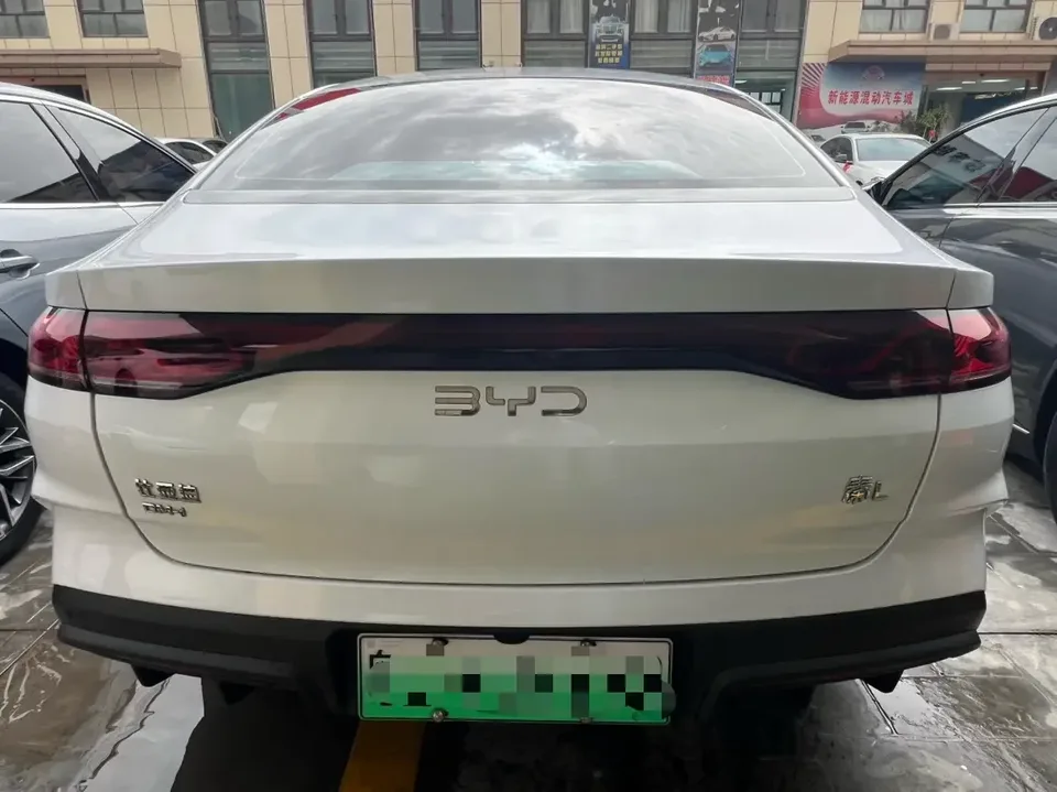 BYD Qin L DM Qin L DM 2024 DM-i 80KM Leading Type 2024 — миниатюра 2