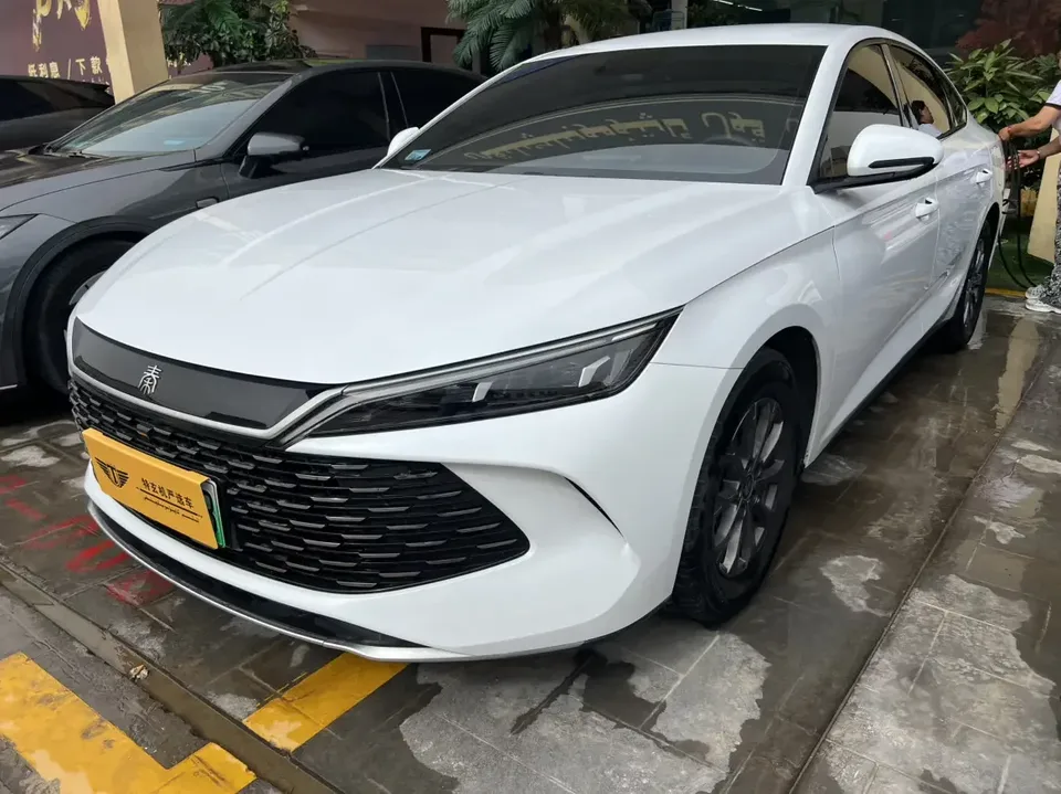 BYD Qin L DM Qin L DM 2024 DM-i 80KM Leading Type 2024 — фото 1, купить с доставкой в Москву