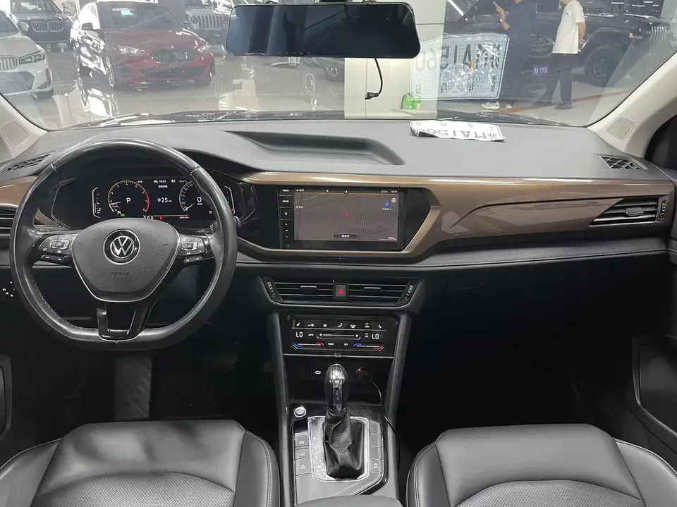 Volkswagen Tharu tuyue 2022 280TSI 2WD Deluxe Edition 2023 — миниатюра 5