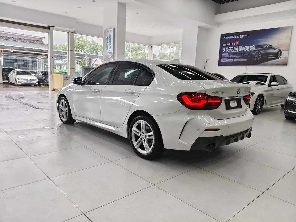 BMW 1 Series BMW 1 Series 2023 120i M Sport Night Edition 2023 — thumbnail 4