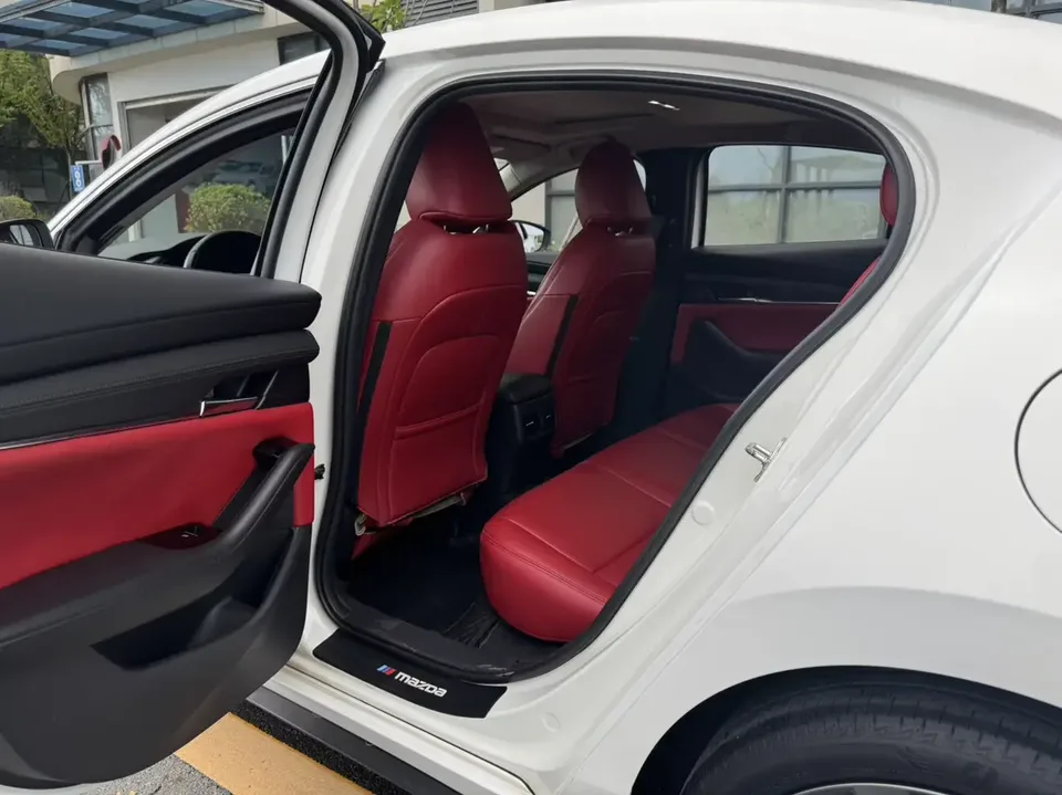 Mazda Axela Mazda3 Angkesela 2021 2.0L Automatic Elegant Edition 2022 — thumbnail 3