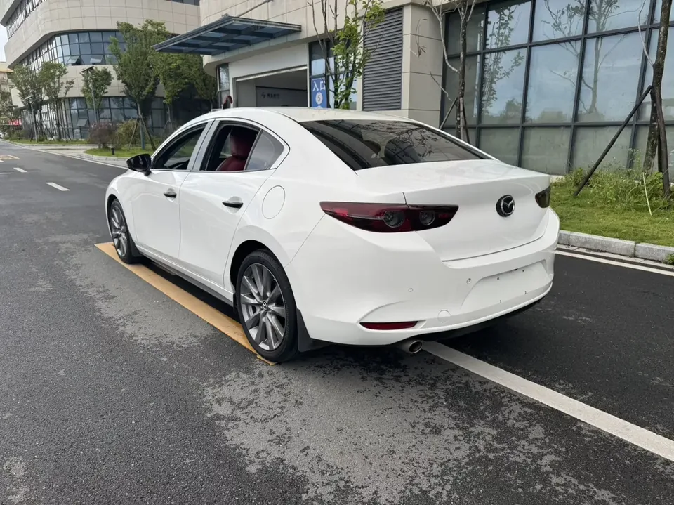Mazda Axela Mazda3 Angkesela 2021 2.0L Automatic Elegant Edition 2022 — thumbnail 4