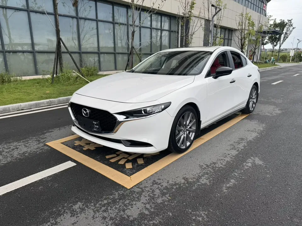 Mazda Axela Mazda3 Angkesela 2021 2.0L Automatic Elegant Edition 2022 — photo 1, buy with delivery to Moscow