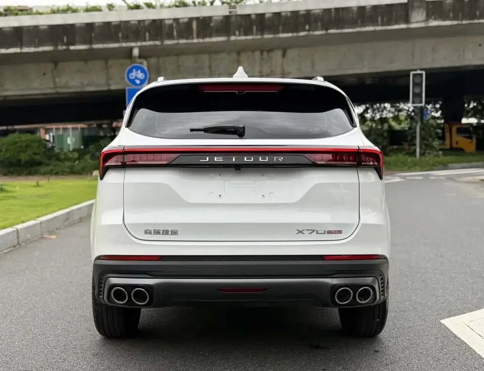 Jetour Jietu X70 PLUS Jietu X70 PLUS 2025 Champion Edition 1.5T DCT Champion PRO 7 Seaters 2026 — thumbnail 2