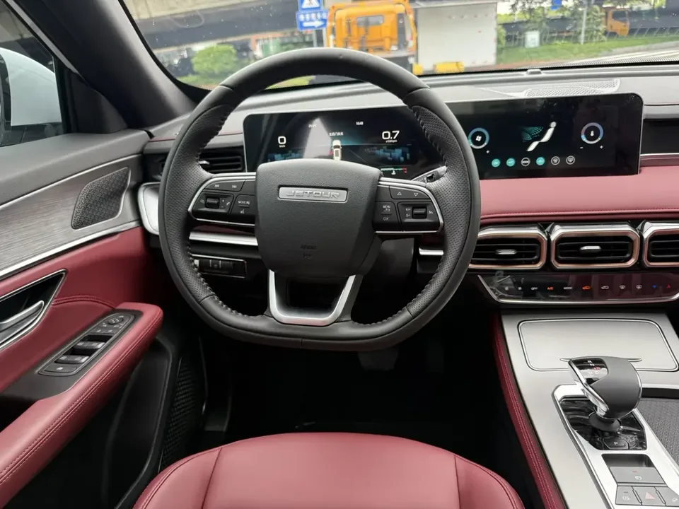 Jetour Jietu X70 PLUS Jietu X70 PLUS 2025 Champion Edition 1.5T DCT Champion PRO 7 Seaters 2026 — thumbnail 4