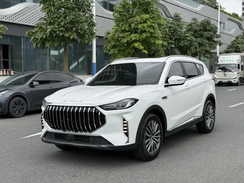 Jetour Jietu X70 PLUS Jietu X70 PLUS 2025 Champion Edition 1.5T DCT Champion PRO 7 Seaters 2026 — photo 1, buy with delivery to Moscow