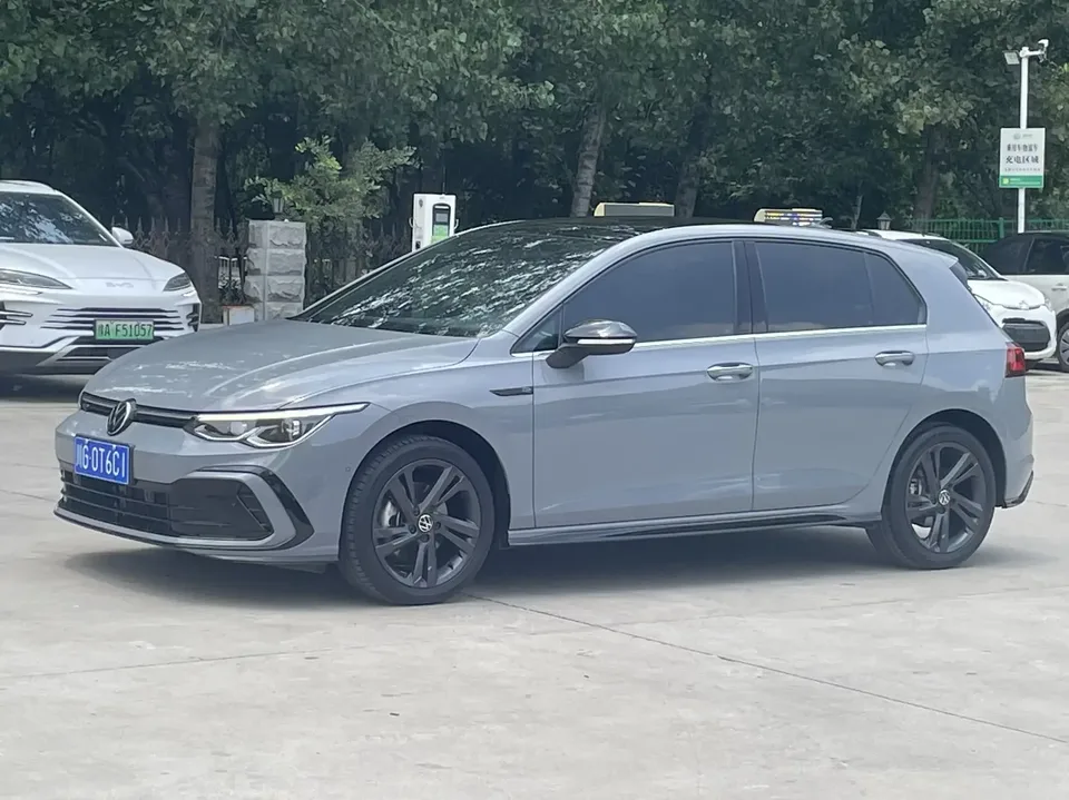 Volkswagen Golf golf 2023 280TSI DSG R-Line Lite 2023 — photo 1, buy with delivery to Moscow