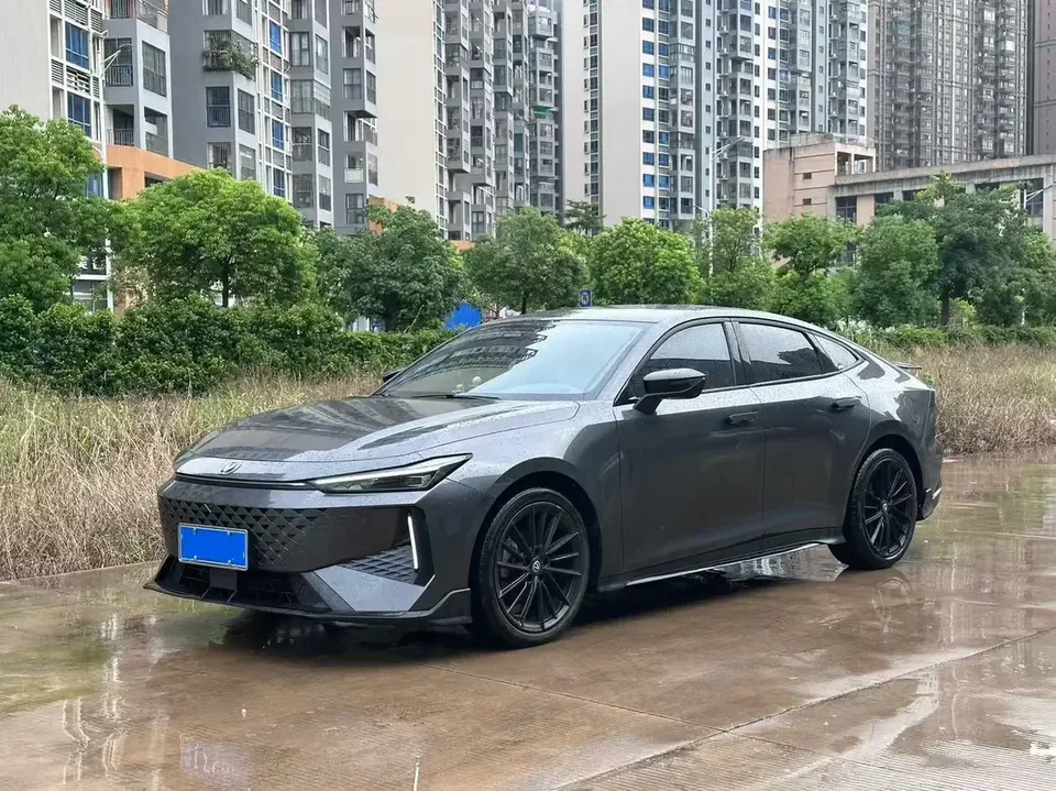 Changan UNI-V Changan UNI-V 2024 1.5T Smart Pilot 2024 — photo 1, buy with delivery to Moscow