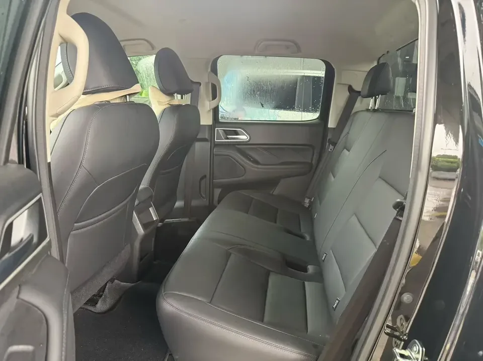 Great Wall Poer gun 2023 Passenger version 2.0T diesel automatic two-wheel drive comfort model GW4D20M 2025 — thumbnail 3