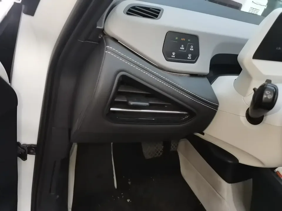Volkswagen ID.3 Volkswagen ID.3 2025 Smart Model Outstanding Oxygen Edition 2024 — thumbnail 4
