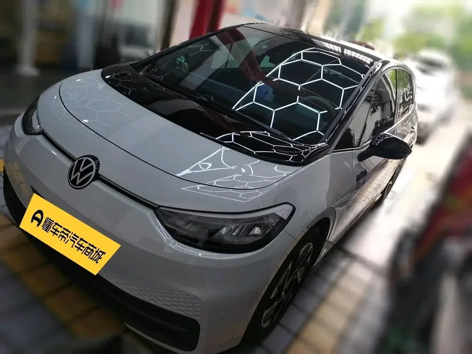 Volkswagen ID.3 Volkswagen ID.3 2025 Smart Model Outstanding Oxygen Edition 2024 — photo 1, buy with delivery to Moscow