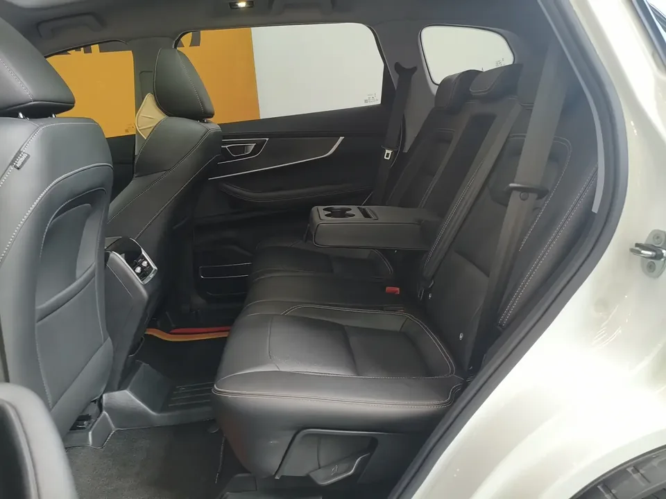 Chery Tiggo 8 Tiggo 8 2025 Excellence Edition 230TCI Automatic Deluxe Edition 2024 — thumbnail 3