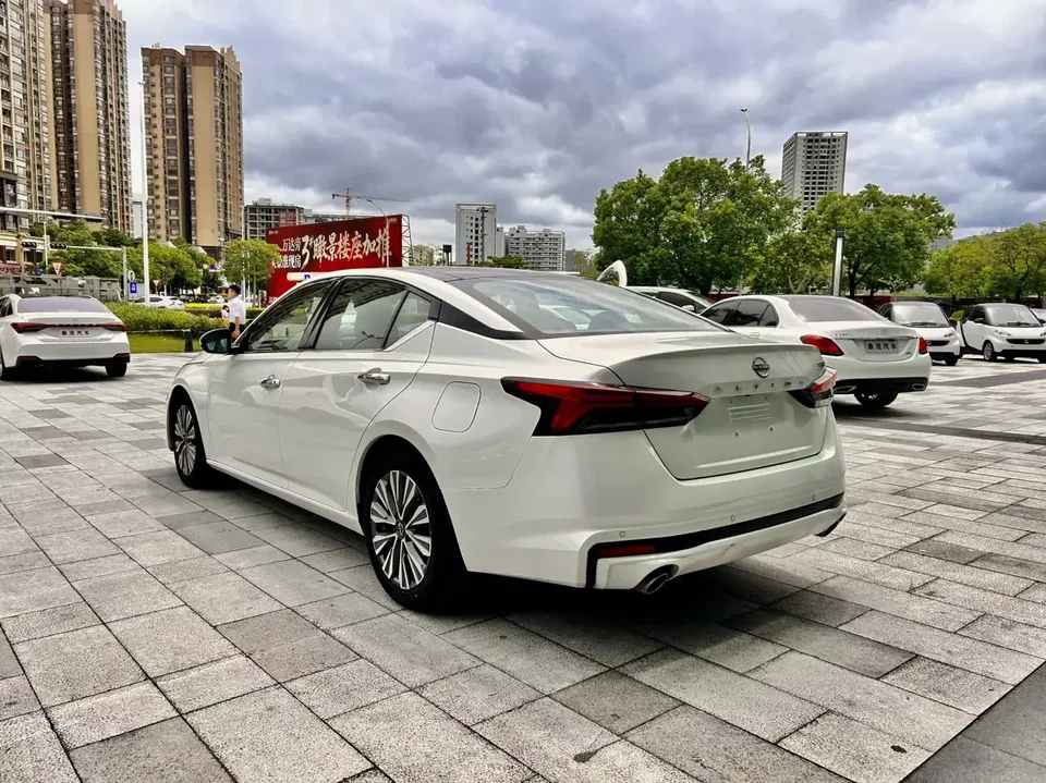 Nissan Altima Sound of nature 2022 2.0L XL-TLS Enjoy Edition 2023 — thumbnail 2