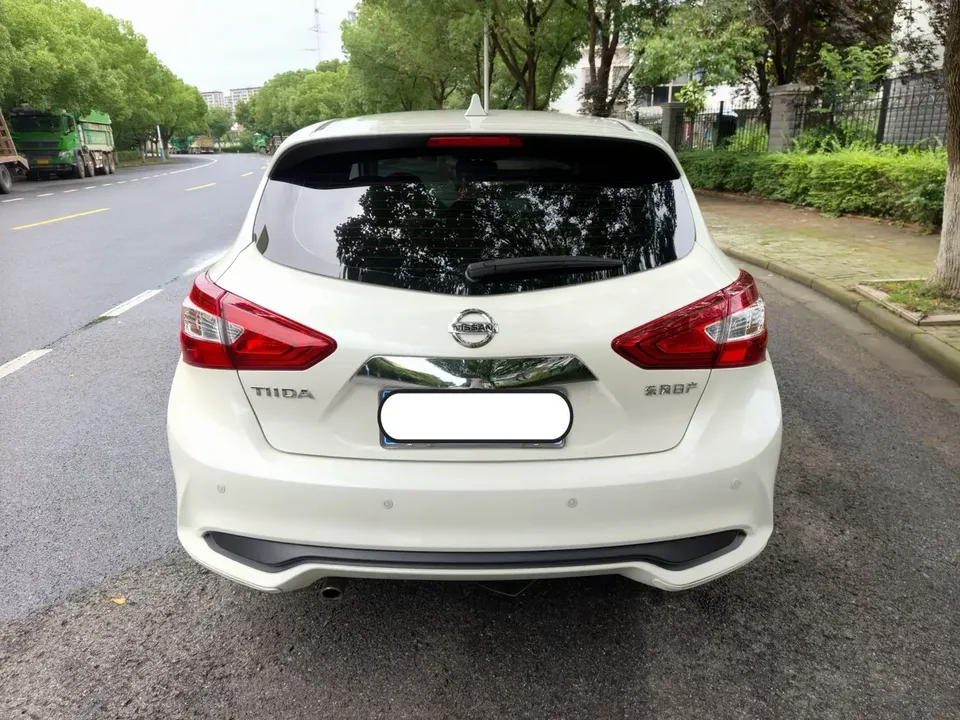 Nissan Tiida Tiida 2023 1.6L CVT Cool Edition 2024 — thumbnail 4
