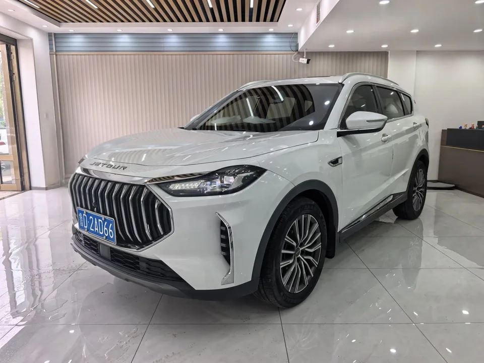 Jetour Jietu X70 PLUS Jietu X70 PLUS 2023 1.5T DCT Brave PLUS 7-seater 2023 — photo 1, buy with delivery to Moscow