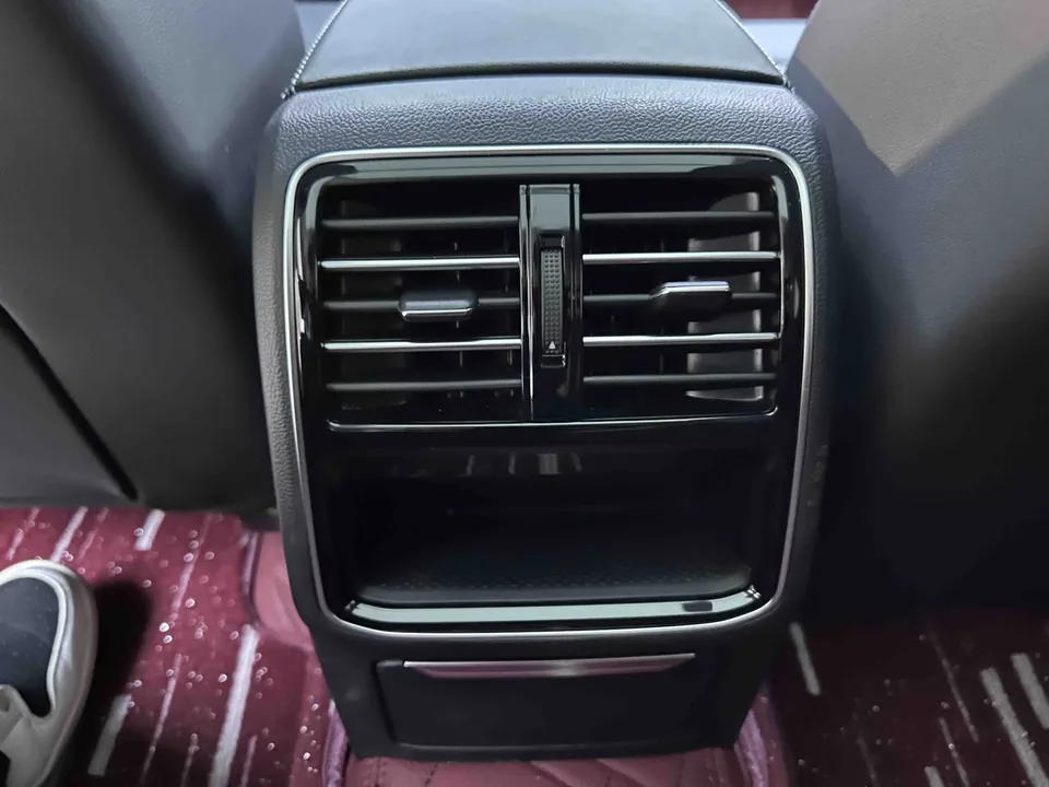 Volkswagen Magotan Magotan 2023 2 millionth anniversary edition 280TSI DSG comfort model 2025 — thumbnail 3