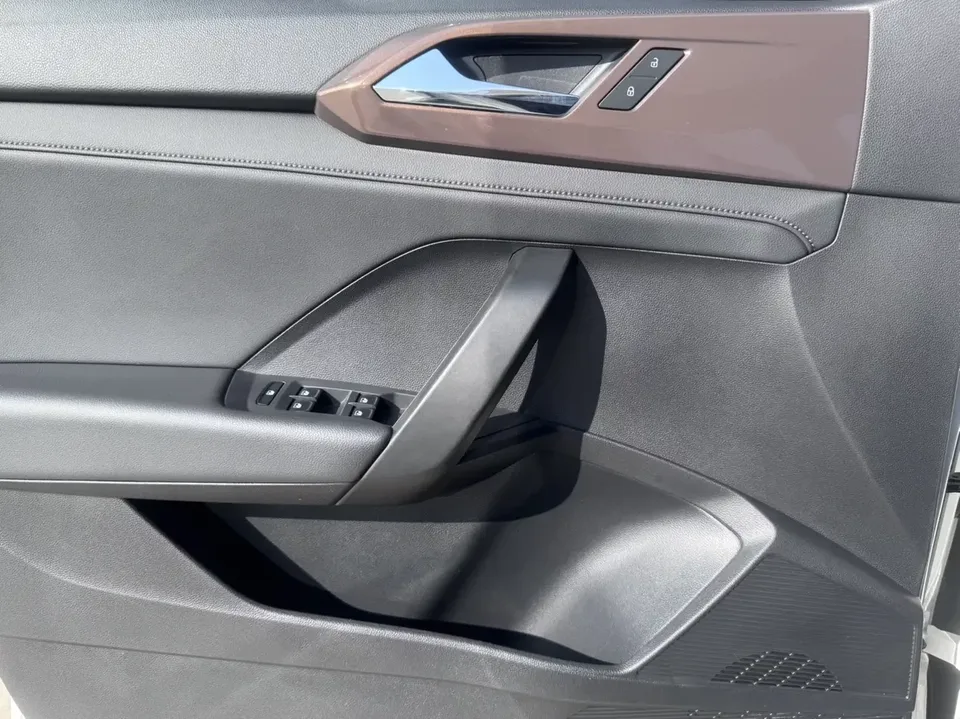 Volkswagen Tharu tuyue 2022 280TSI 2WD Deluxe Edition 2022 — thumbnail 3