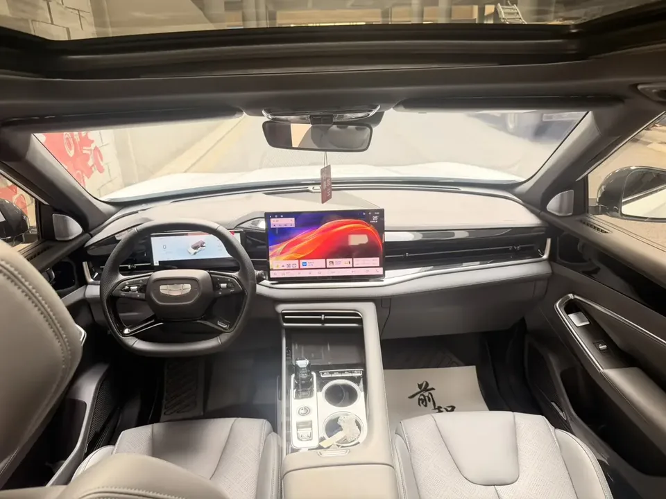 Geely Atlas Boyue 2026 1.5TD Beautiful 2025 — thumbnail 3