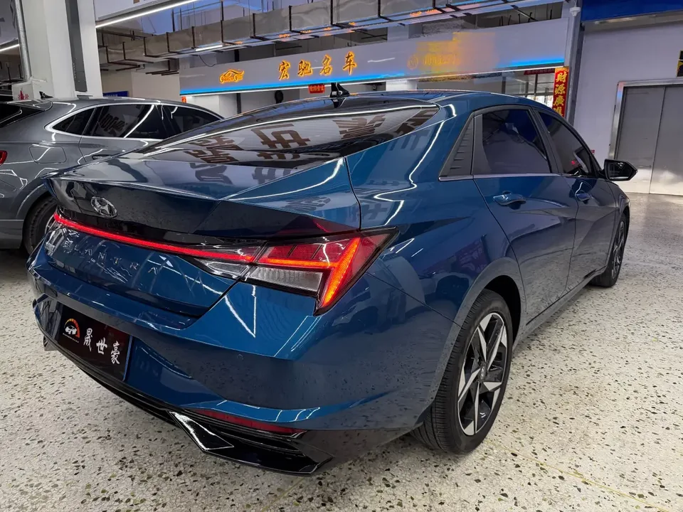 Hyundai Elantra Elantra 2022 1.5L CVT LUX Premium Edition 2023 — миниатюра 2