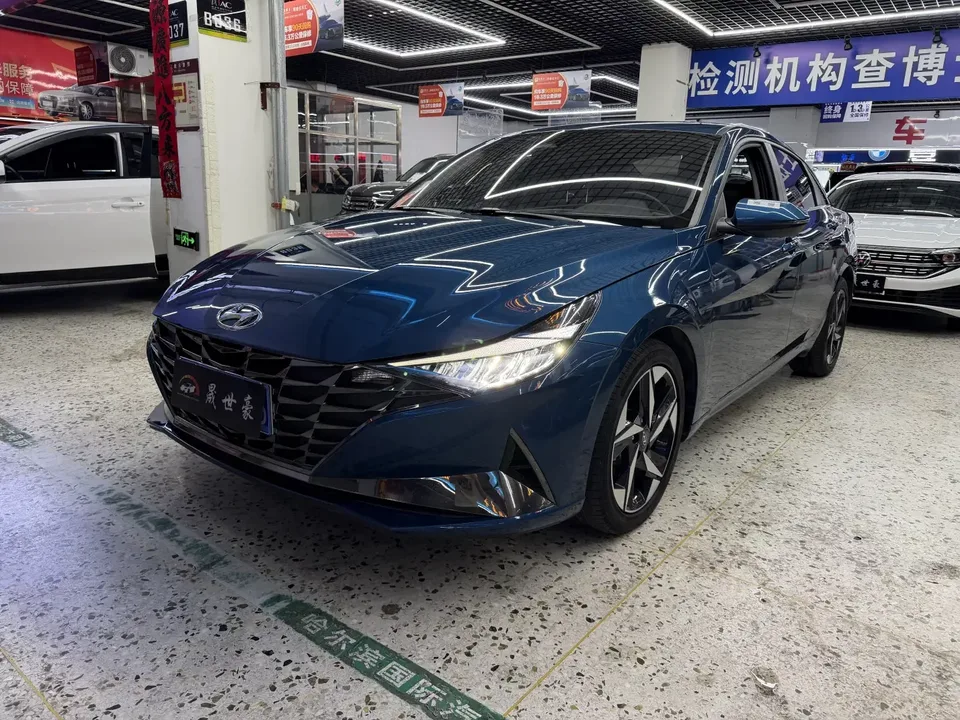 Hyundai Elantra Elantra 2022 1.5L CVT LUX Premium Edition 2023 — фото 1, купить с доставкой в Москву