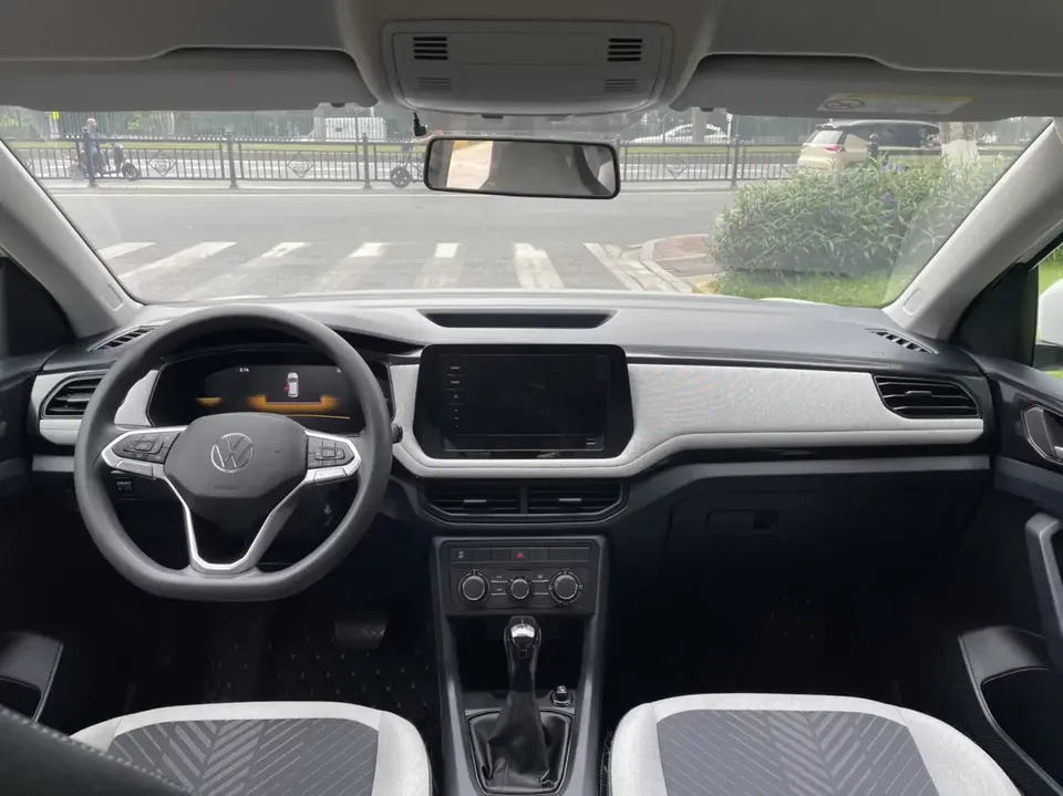 Volkswagen Tharu tuyue 2025 New 1.5L Ruijin Edition 2025 — thumbnail 3