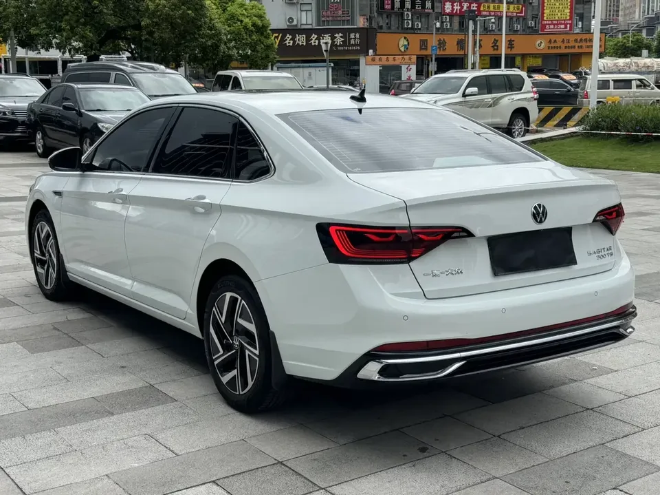 Volkswagen Sagitar Sagitar 2024 300TSI DSG Beyond Edition 2024 — thumbnail 2
