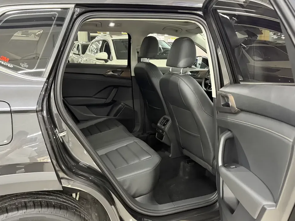 Volkswagen Tharu tuyue 2022 280TSI 2WD Deluxe Edition 2022 — thumbnail 4