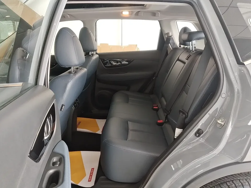 Nissan X-Trail Qijun 2025 Honor 2.0L 2WD Leading Edition 2025 — thumbnail 3