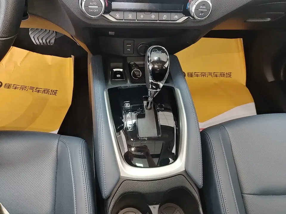 Nissan X-Trail Qijun 2025 Honor 2.0L 2WD Leading Edition 2025 — thumbnail 4