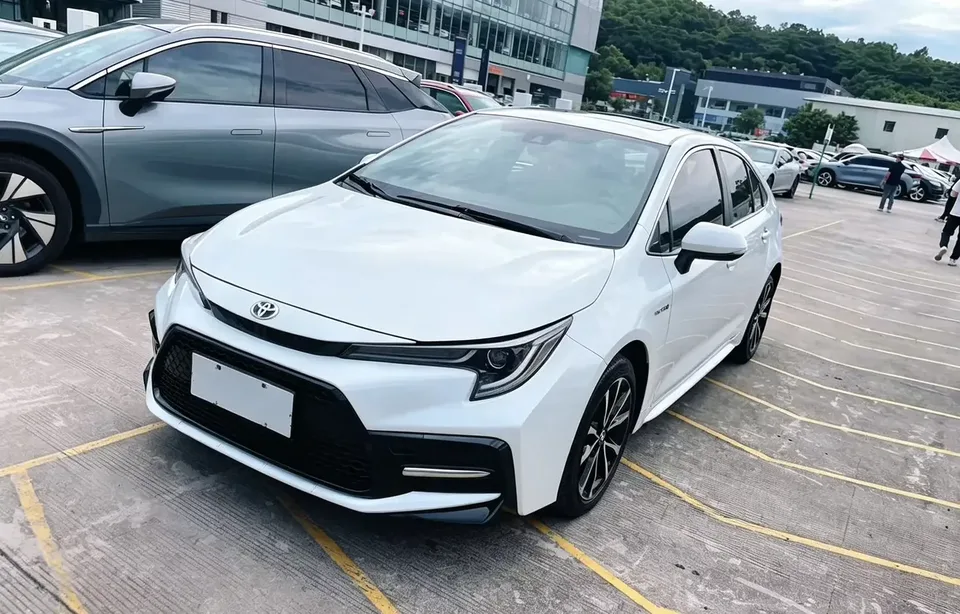 Toyota Levin Lei Ling 2022 Dual Engine 1.8H E-CVT Sports Edition 2022 — photo 1, buy with delivery to Moscow