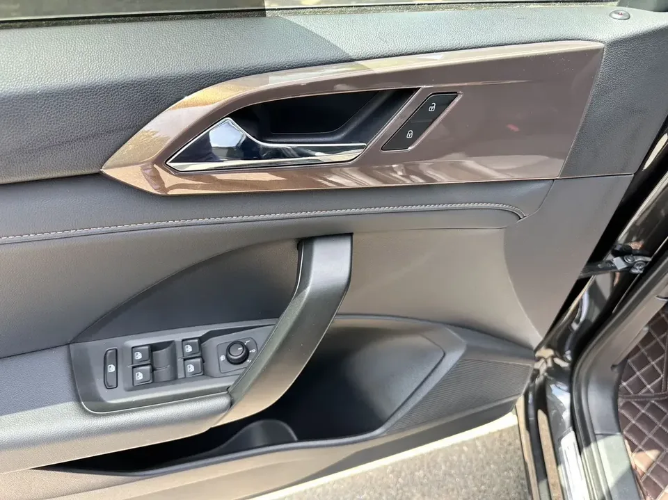 Volkswagen Tharu tuyue 2022 280TSI 2WD Deluxe Edition 2022 — миниатюра 3