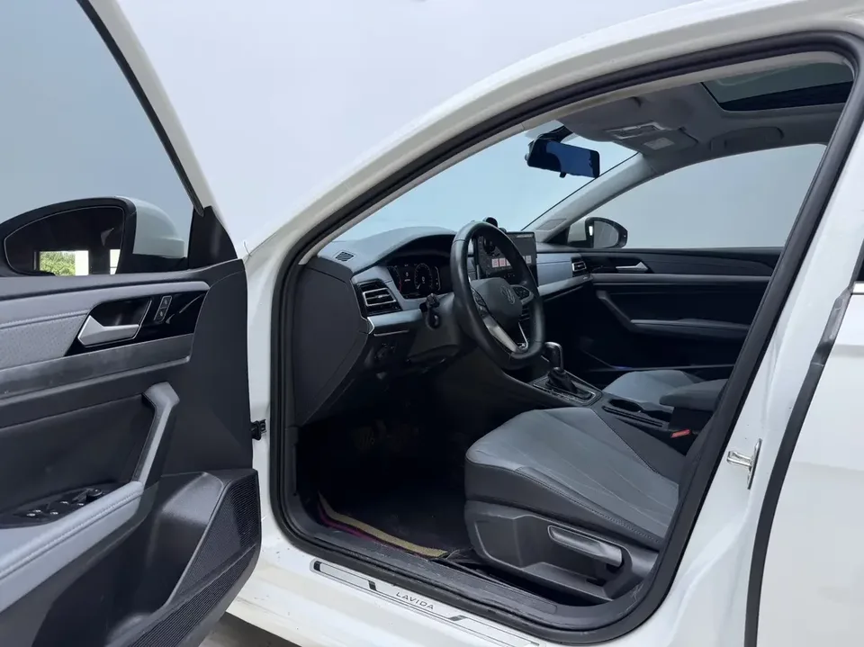 Volkswagen Lavida Lavida 2023 1.5L Automatic Deyi Edition 2022 — thumbnail 4